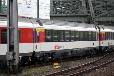 11 CH-SBB 61 85 10-90 211-6 Apm 2015-05-07 Köln IMG_1524.JPG