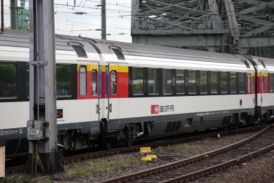 12 CH-SBB 61 85 10-90 227-2 Apm 2015-05-07 Köln IMG_1525.JPG