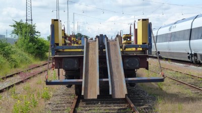12 D-SRAIL 399 3 006-4 Rs 2012-06-25 Arg med den specielle eftermonterede rampe til skinner P1080793.JPG
