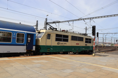 3 CZ-CD 151 023-9 2022-07-18 Prag Hbf IMG_7011.JPG