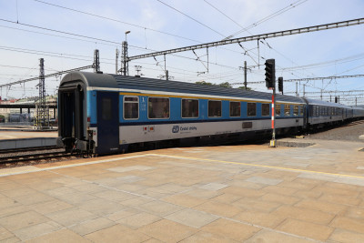 12 A-CD 73 81 19-91 519-2 Amz 2022-07-18 Prag Hbf IMG_7020.JPG