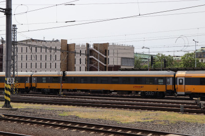 9 A-RJ 61 81 59-90 064-5 Bcmz 2022-07-18 Prag Hbf IMG_7134.JPG