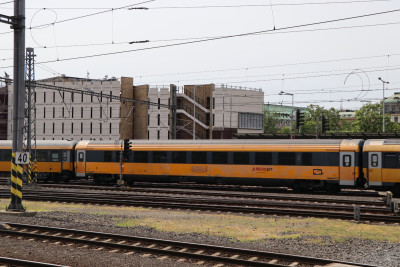 10 A-RJ 61 81 20-90 008-8 Bmpz 2022-07-18 Prag Hbf IMG_7135.JPG