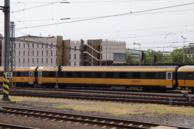 11 A-RJ 61 81 30- 90 035-9 ABmz 2022-07-18 Prag Hbf IMG_7136.JPG