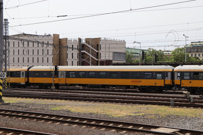 12 A-RJ 61 81 82-90 008-0 BDcmz 2022-07-18 Prag Hbf IMG_7137.JPG