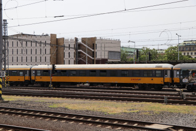 13 A-RJ 61 81 50-71 006-8 Bcmz 2022-07-18 Prag Hbf IMG_7138.JPG