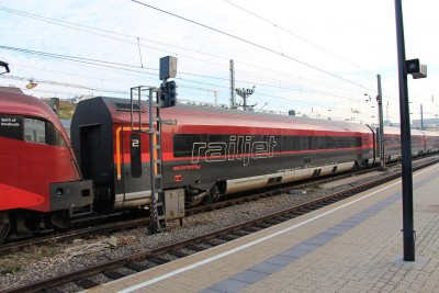 3 A-ÖBB 73 81 22-90 123-9 Bmpz 2013-10-08 Wien West Bhf IMG_4369.JPG