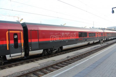 7 A-ÖBB 73 81 85-90 523-4 ARbmpz  2013-10-08 Wien West Bhf IMG_4381.JPG
