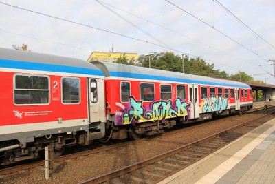 DB bliver også ramt af Graffiti, og når ikke at få det vasket af, inden vognen kommer i drift