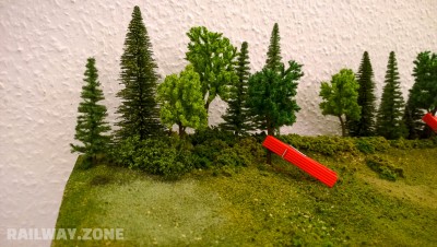 Træerne støttes med en klemme.