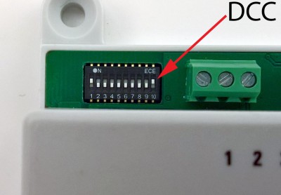 DIP-switch nr. 10 skal være ON for at benytte DCC.