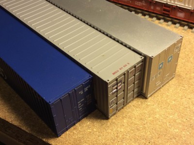 forskelle på containerne, TV er det Fleischmann, i Midten Märklin, TH Walthers
