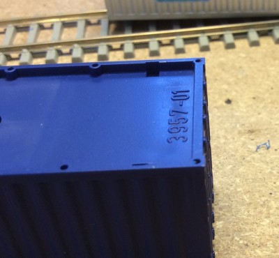 Hul i bunden af containeren er boret op med 0,8 mm bor, ca 5 mm dybt